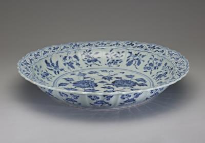 图片[2]-Lotus-shaped dish with four-seasons flowers and fruits decoration in underglaze blue, Ming dynasty, Yongle reign (1403-1424)-China Archive